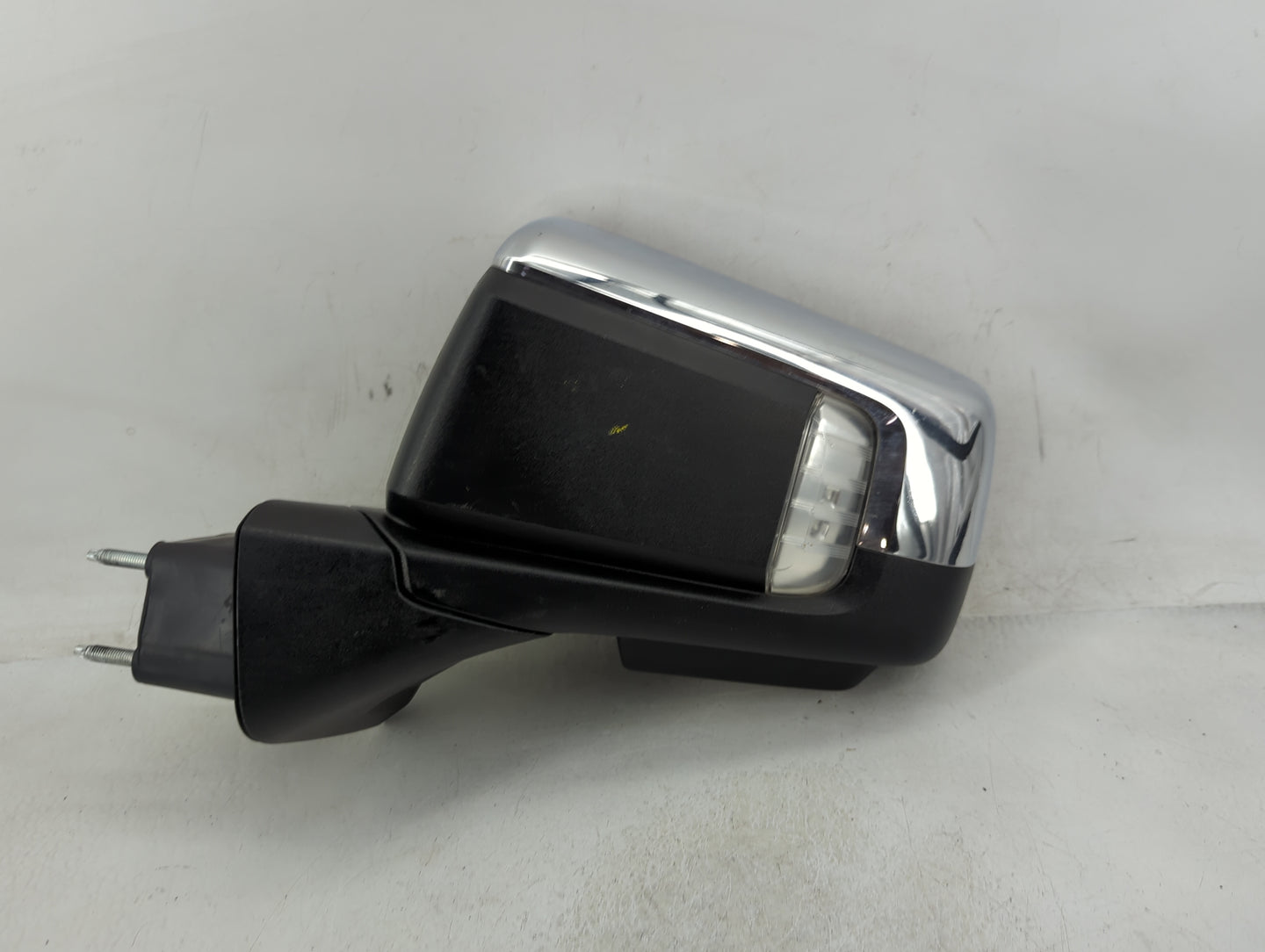 2019-2022 Chevrolet Silverado 1500 Driver Side View Mirror - Left Door Mirror OEM Used - Oemusedautoparts1.com