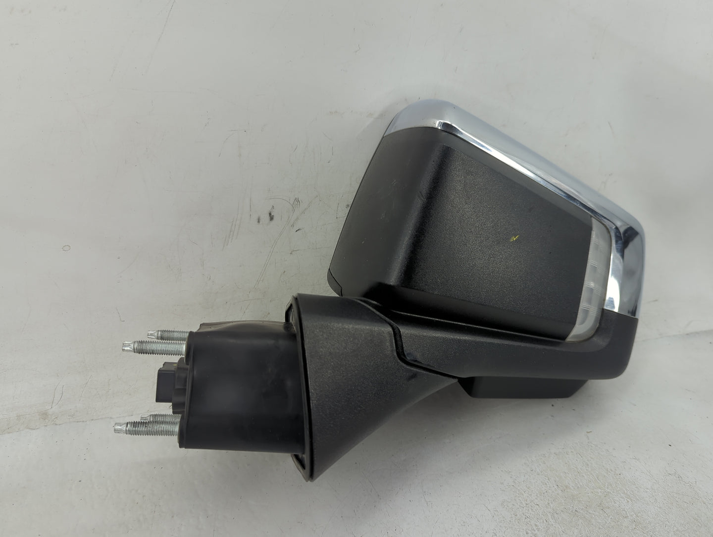 2019-2022 Chevrolet Silverado 1500 Driver Side View Mirror - Left Door Mirror OEM Used - Oemusedautoparts1.com