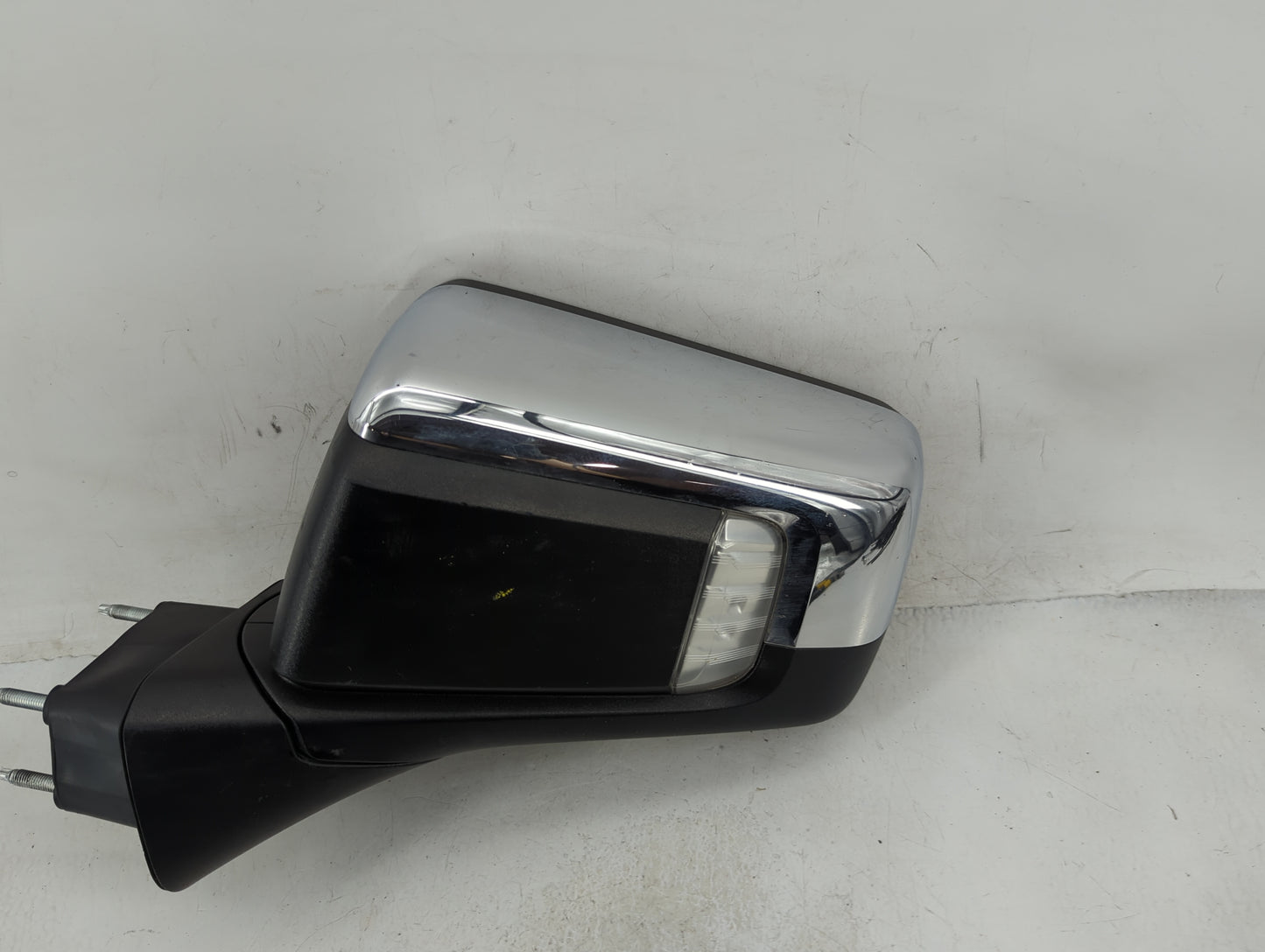 2019-2022 Chevrolet Silverado 1500 Driver Side View Mirror - Left Door Mirror OEM Used - Oemusedautoparts1.com