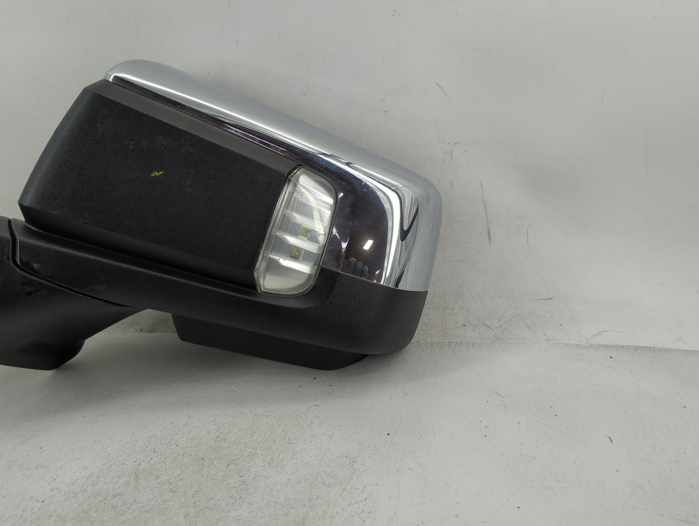 2019-2022 Chevrolet Silverado 1500 Driver Side View Mirror - Left Door Mirror OEM Used - Oemusedautoparts1.com