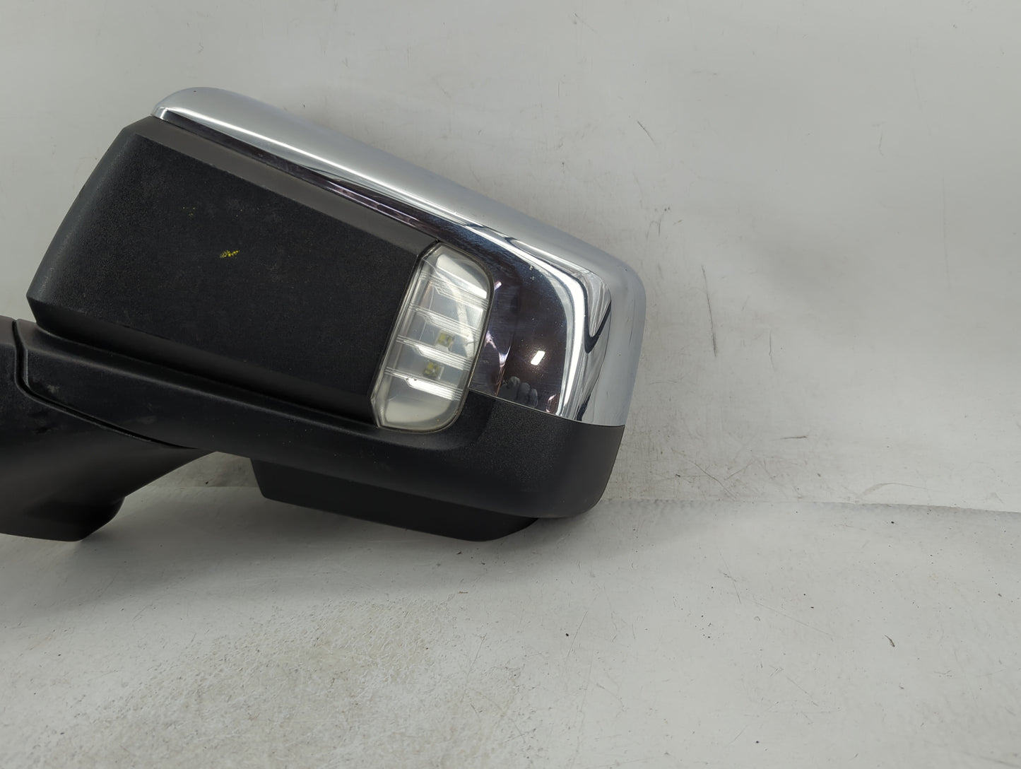 2019-2022 Chevrolet Silverado 1500 Driver Side View Mirror - Left Door Mirror OEM Used - Oemusedautoparts1.com