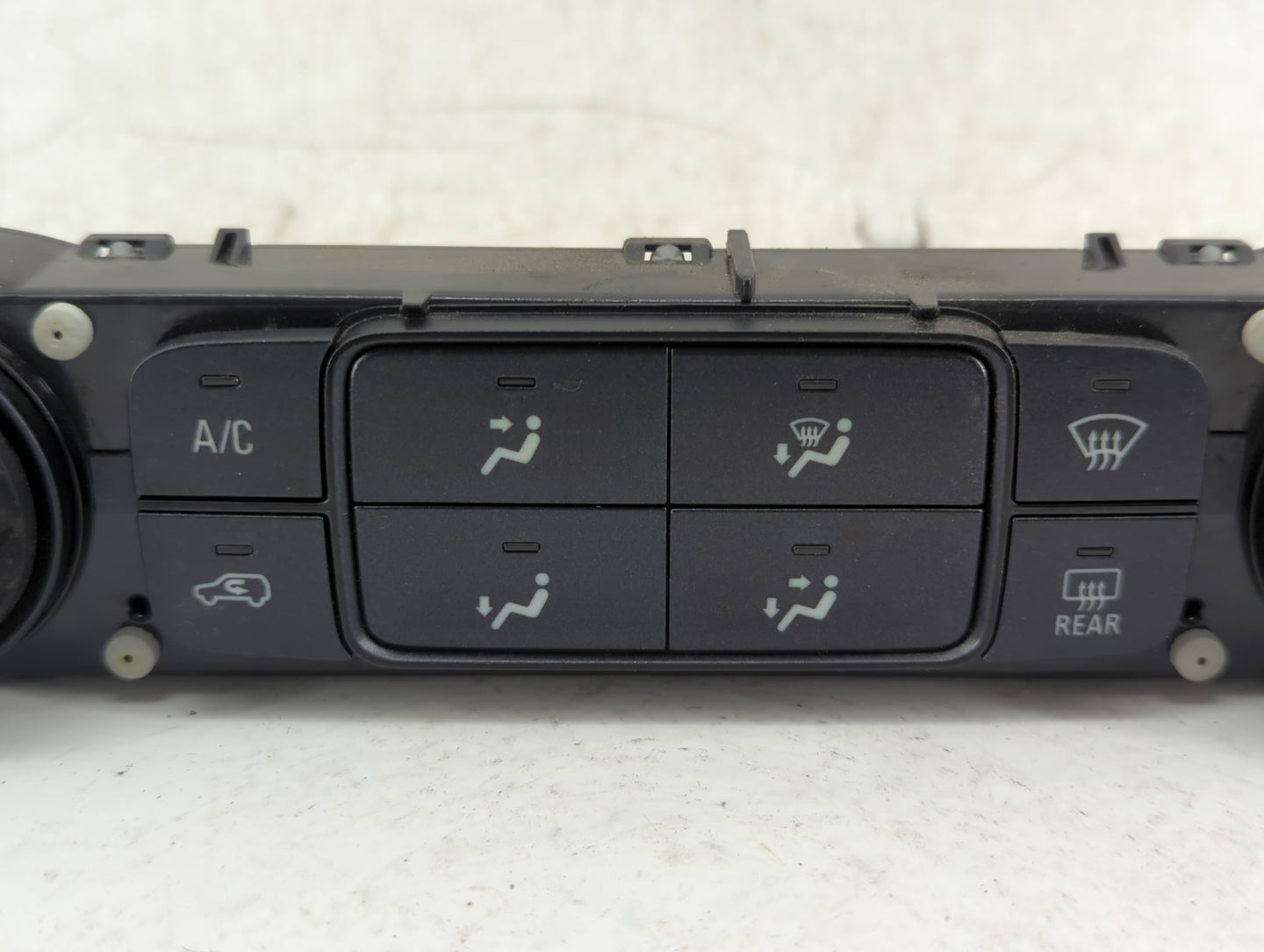 2014-2019 Chevrolet Silverado 1500 Climate Control Module Temperature AC/Heater Replacement P/N:84199201 4765015 Fits OEM Us