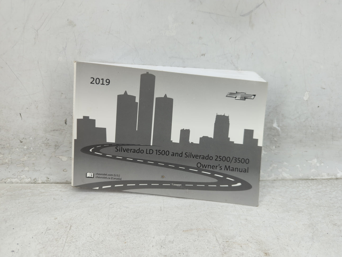2019 Chevrolet Silverado 1500 Owners Manual Book Guide P/N:84161700 OEM Used Auto Parts - Oemusedautoparts1.com
