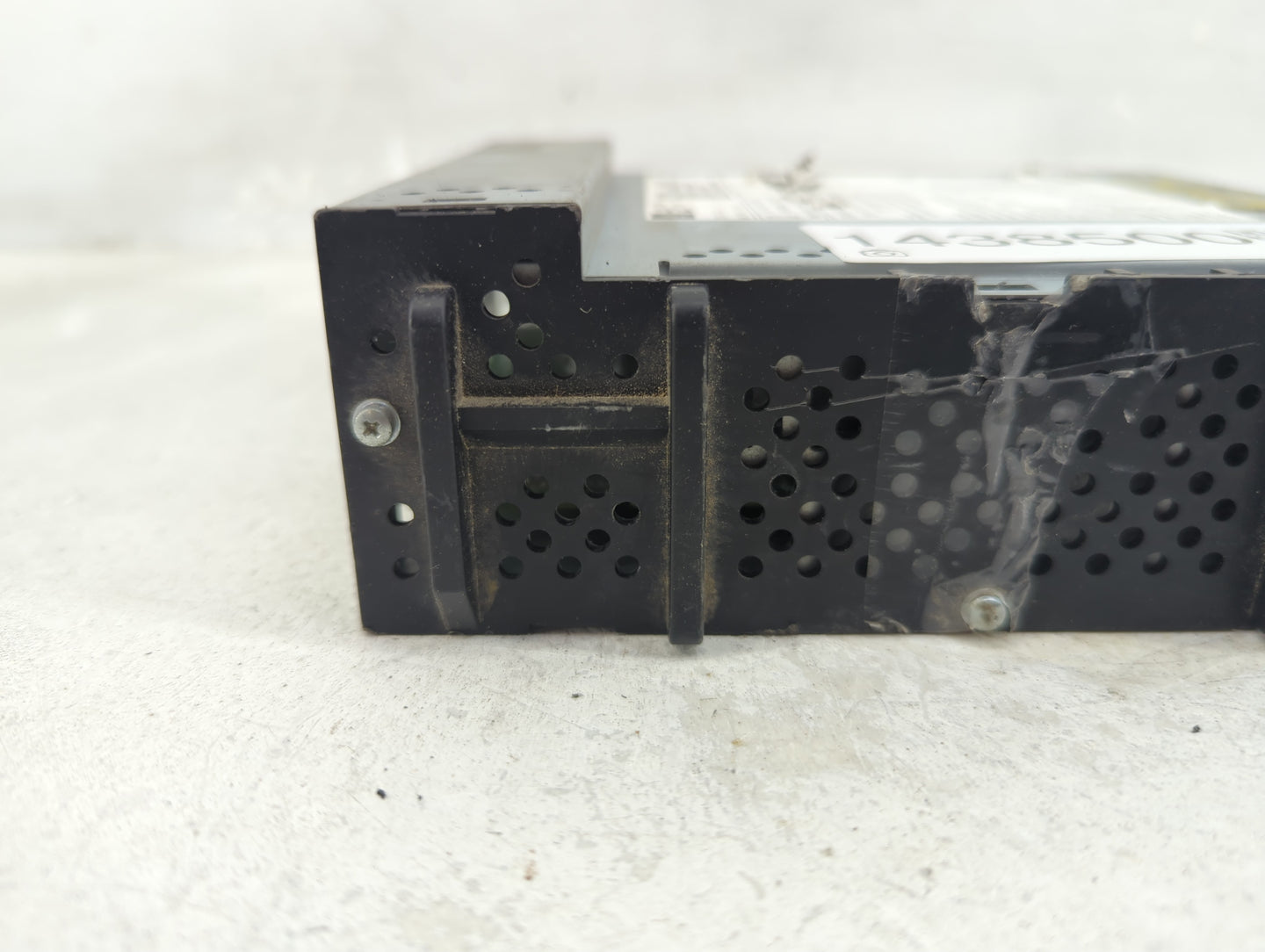 2020-2022 Chevrolet Silverado 1500 Radio AM FM Cd Player Receiver Replacement P/N:84610616 Fits Fits 2020 2021 2022 OEM Used