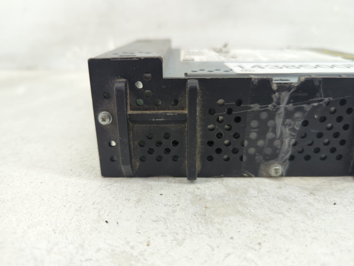 2020-2022 Chevrolet Silverado 1500 Radio AM FM Cd Player Receiver Replacement P/N:84610616 Fits Fits 2020 2021 2022 OEM Used