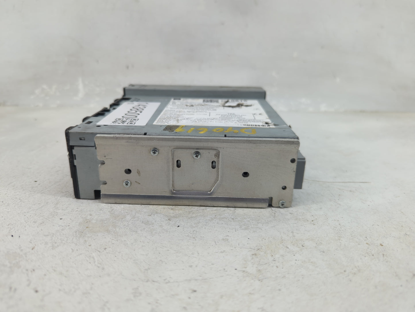2020-2022 Chevrolet Silverado 1500 Radio AM FM Cd Player Receiver Replacement P/N:84610616 Fits Fits 2020 2021 2022 OEM Used