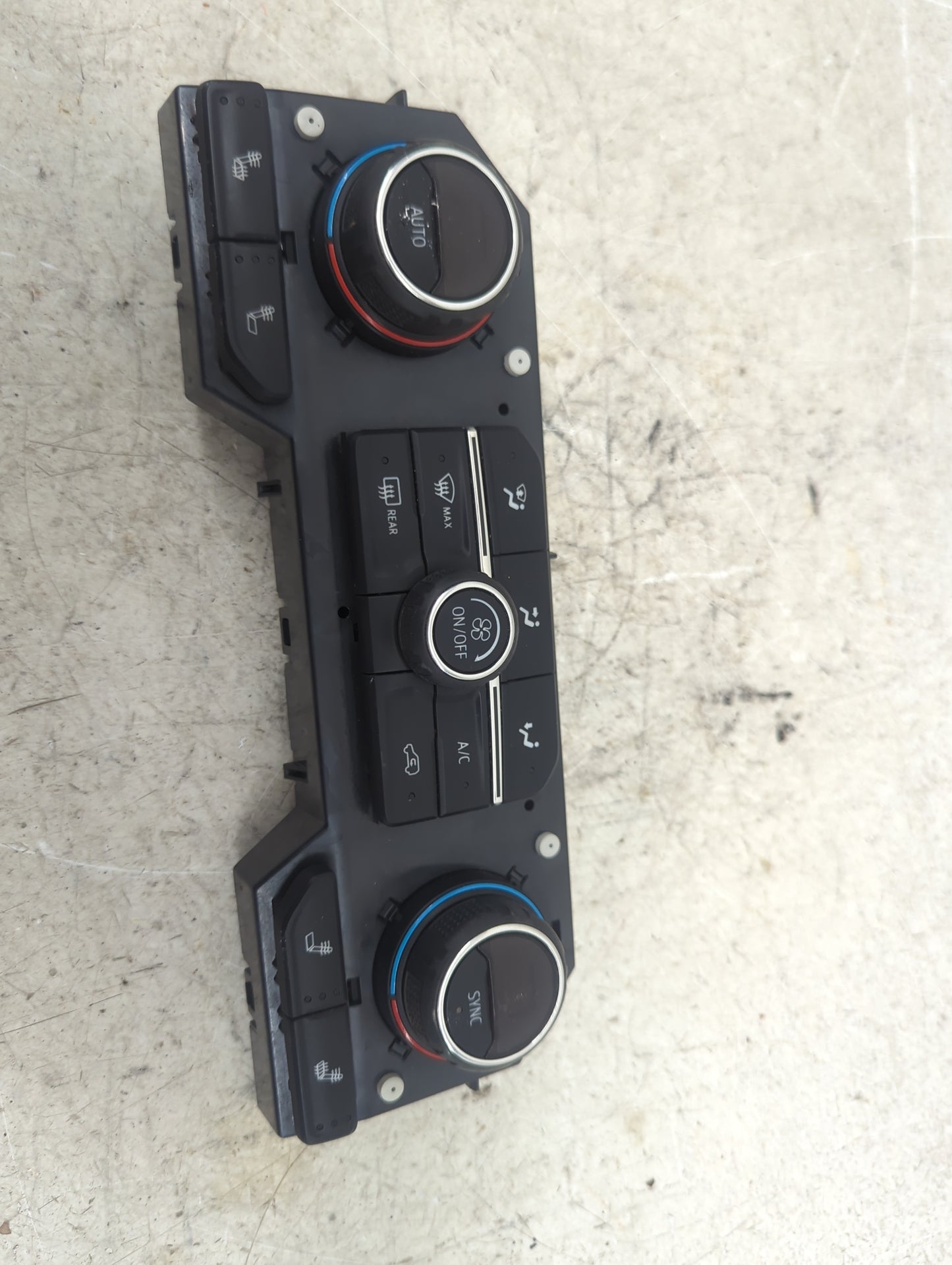 2019 Chevrolet Silverado 1500 Climate Control Module Temperature AC/Heater Replacement Fits Fits 2020 OEM Used Auto Parts - 