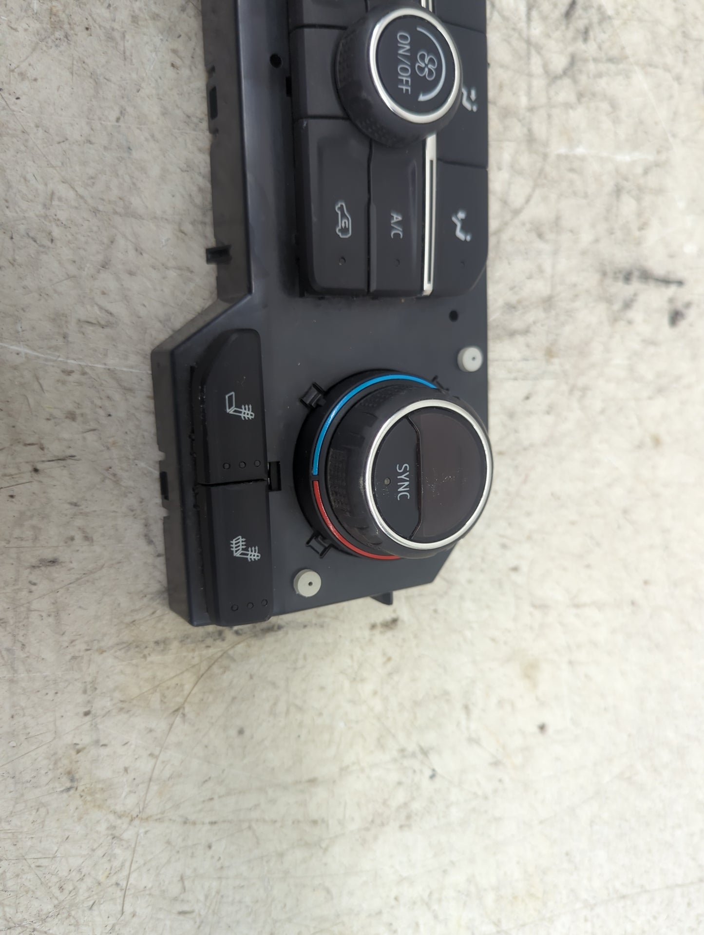 2019 Chevrolet Silverado 1500 Climate Control Module Temperature AC/Heater Replacement Fits Fits 2020 OEM Used Auto Parts - 