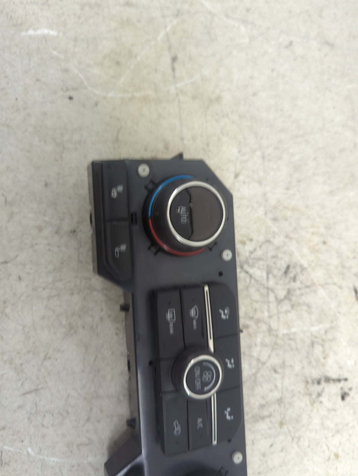 2019 Chevrolet Silverado 1500 Climate Control Module Temperature AC/Heater Replacement Fits Fits 2020 OEM Used Auto Parts - 
