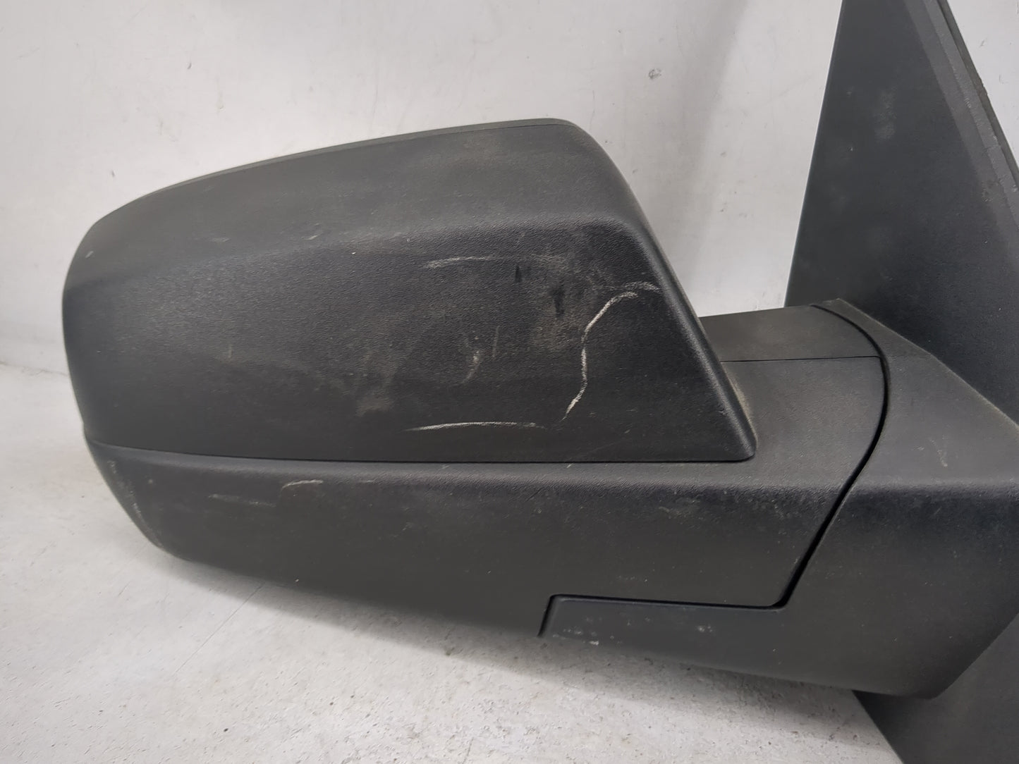 2014-2019 Chevrolet Silverado 1500 Passenger Side View Mirror - Right Door Mirror OEM Used - Oemusedautoparts1.com