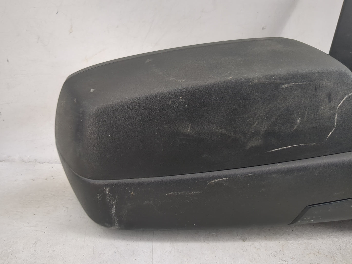 2014-2019 Chevrolet Silverado 1500 Passenger Side View Mirror - Right Door Mirror OEM Used - Oemusedautoparts1.com