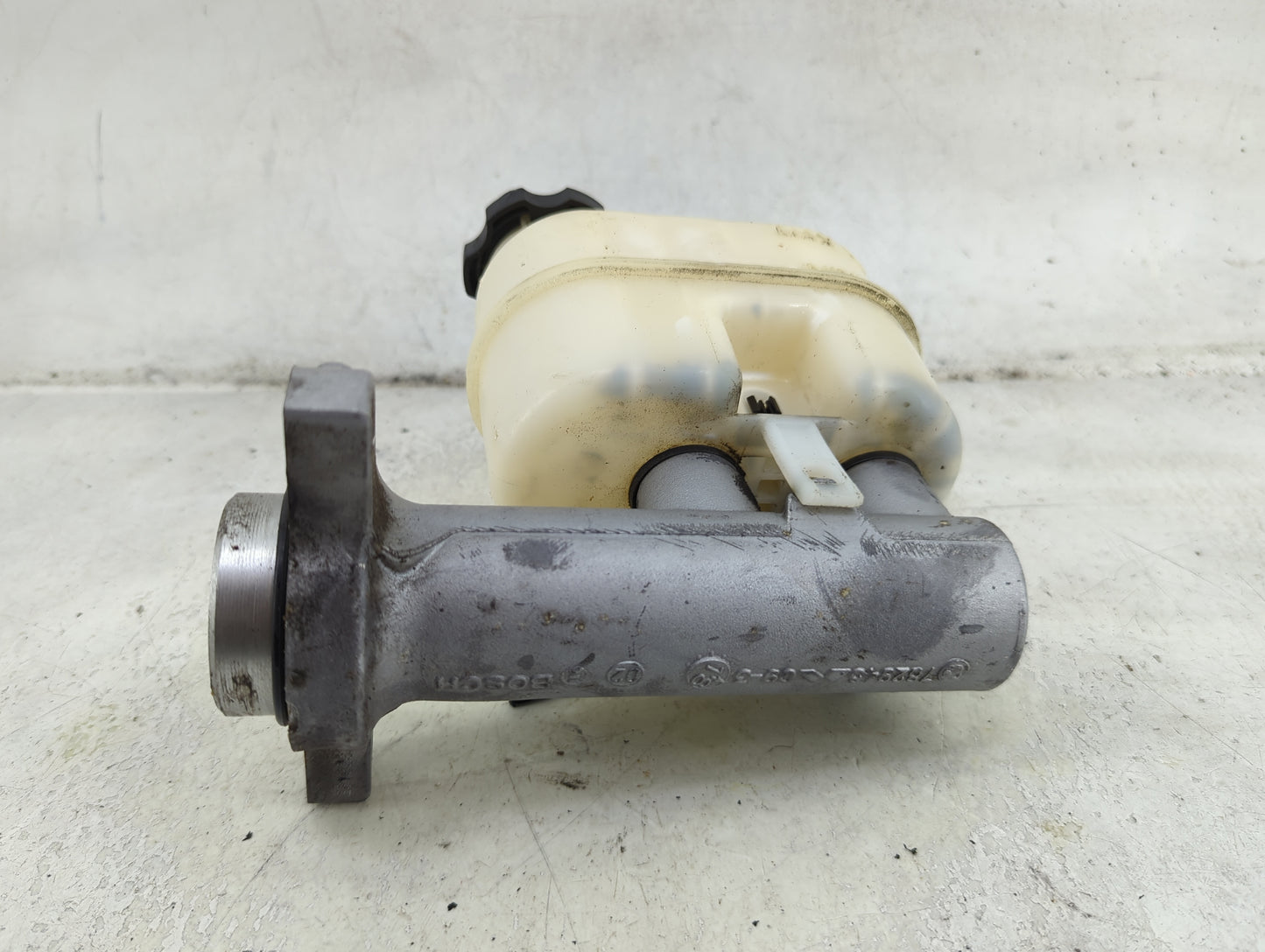 2014-2019 Chevrolet Silverado 1500 Brake Master Cylinder 1492191 - Oemusedautoparts1.com