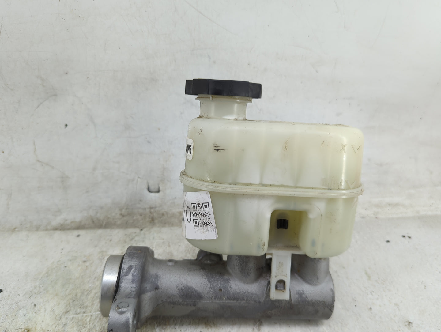 2014-2019 Chevrolet Silverado 1500 Brake Master Cylinder 1496570 - Oemusedautoparts1.com
