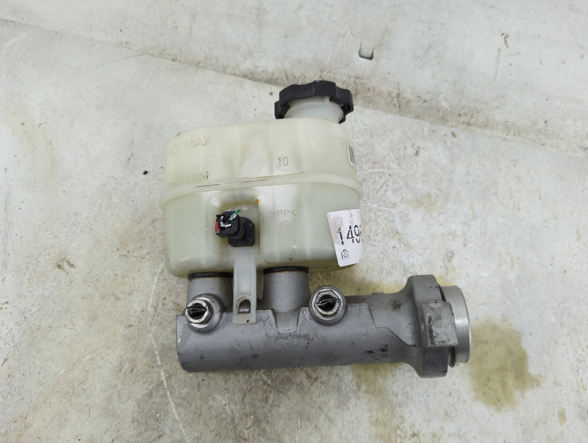 2014-2019 Chevrolet Silverado 1500 Brake Master Cylinder 1496570 - Oemusedautoparts1.com