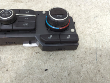 2019 Chevrolet Silverado 1500 Climate Control Module Temperature AC/Heater Replacement P/N:84692237 815372982 Fits OEM Used Auto Parts