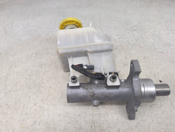 Chevrolet Silverado 1500 Brake Master Cylinder 1498452 - Oemusedautoparts1.com