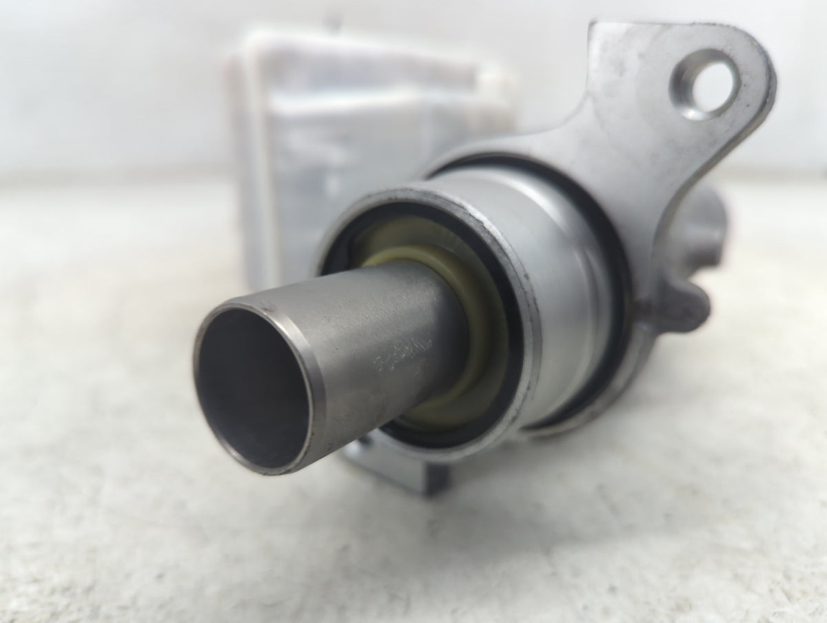 Chevrolet Silverado 1500 Brake Master Cylinder 1498452 - Oemusedautoparts1.com