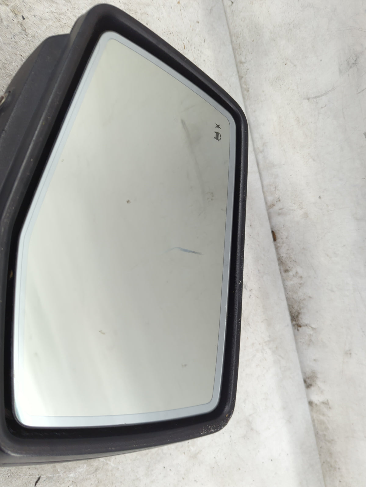 2019 Chevrolet Silverado 1500 Driver Side View Mirror - Left Door Mirror OEM Used - Oemusedautoparts1.com