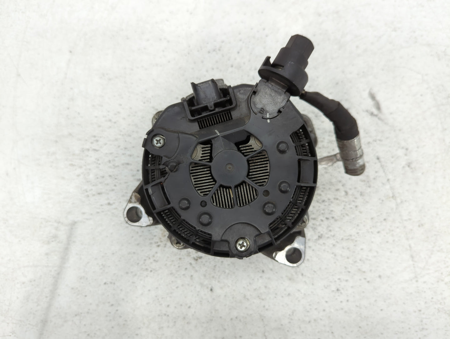 2019-2022 Chevrolet Silverado 1500 Alternator Replacement Generator Charging Assembly Engine OEM P/N:13527172 Fits OEM Used 