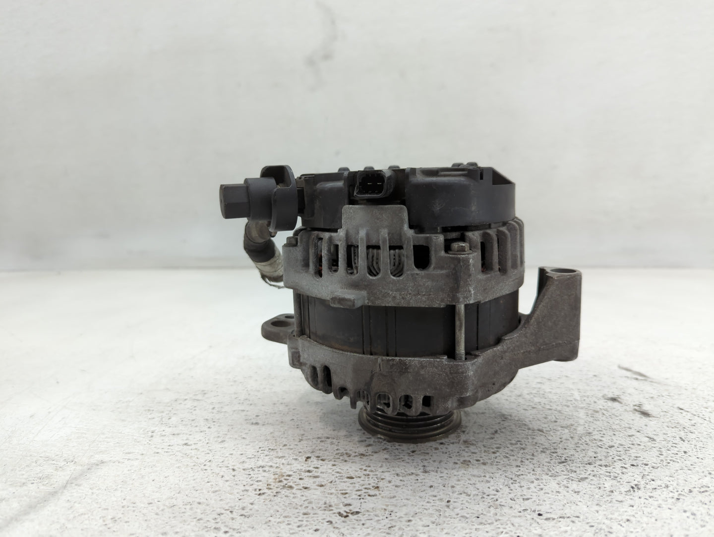 2019-2022 Chevrolet Silverado 1500 Alternator Replacement Generator Charging Assembly Engine OEM P/N:13527172 Fits OEM Used 