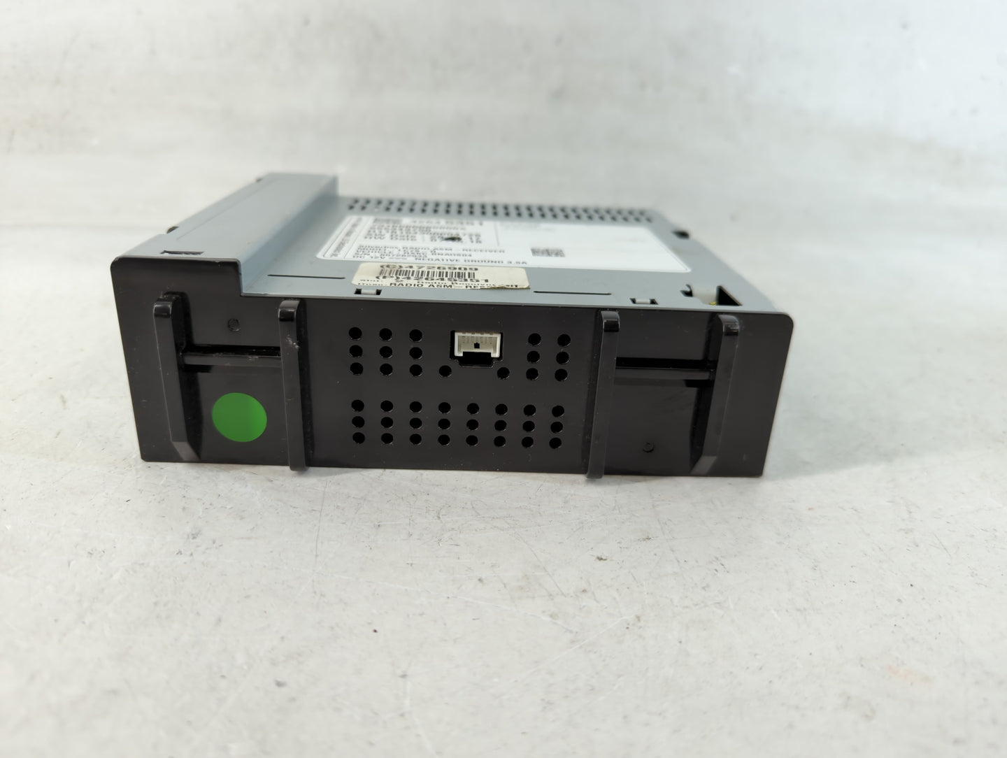 2019 Chevrolet Silverado 1500 Radio AM FM Cd Player Receiver Replacement P/N:42645351 Fits Fits 2018 2020 OEM Used Auto Part