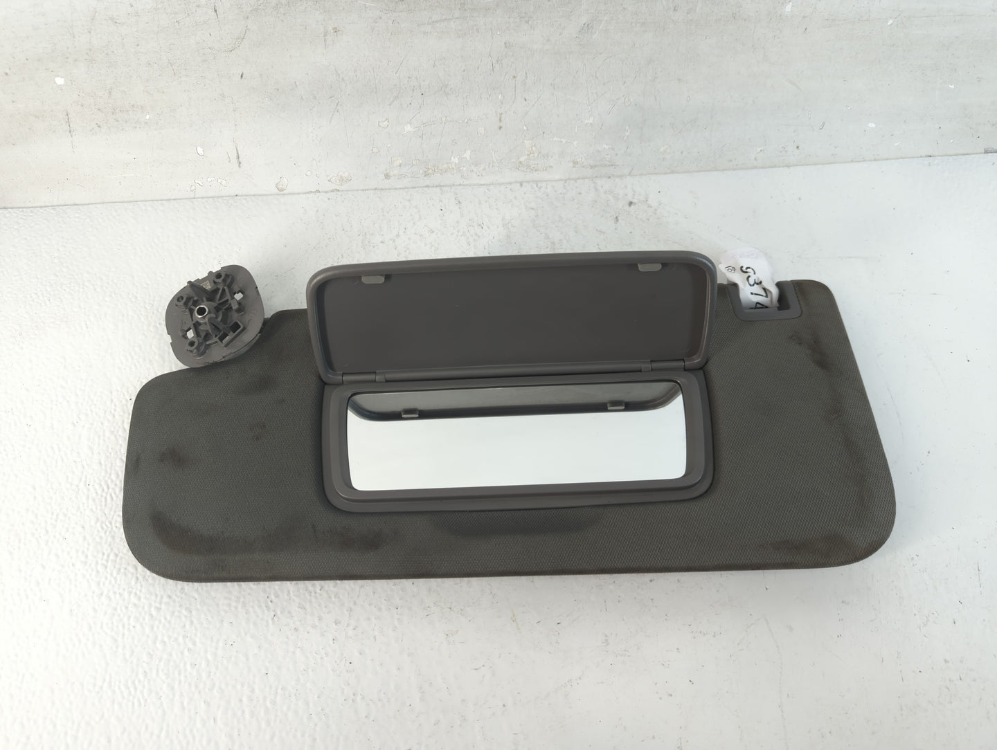 2014-2019 Chevrolet Silverado 1500 Sun Visor Shade Replacement Driver Left Mirror Fits Fits 2014 2015 2016 2017 2018 2019 OE