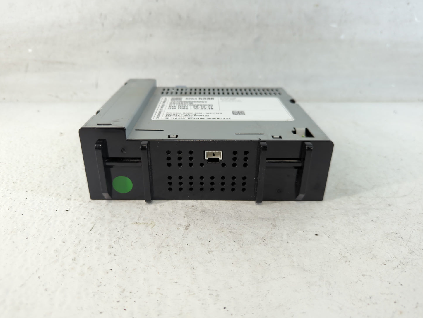 2017-2018 Chevrolet Silverado 2500 Radio AM FM Cd Player Receiver Replacement P/N:42645338 Fits Fits 2017 2018 2019 OEM Used