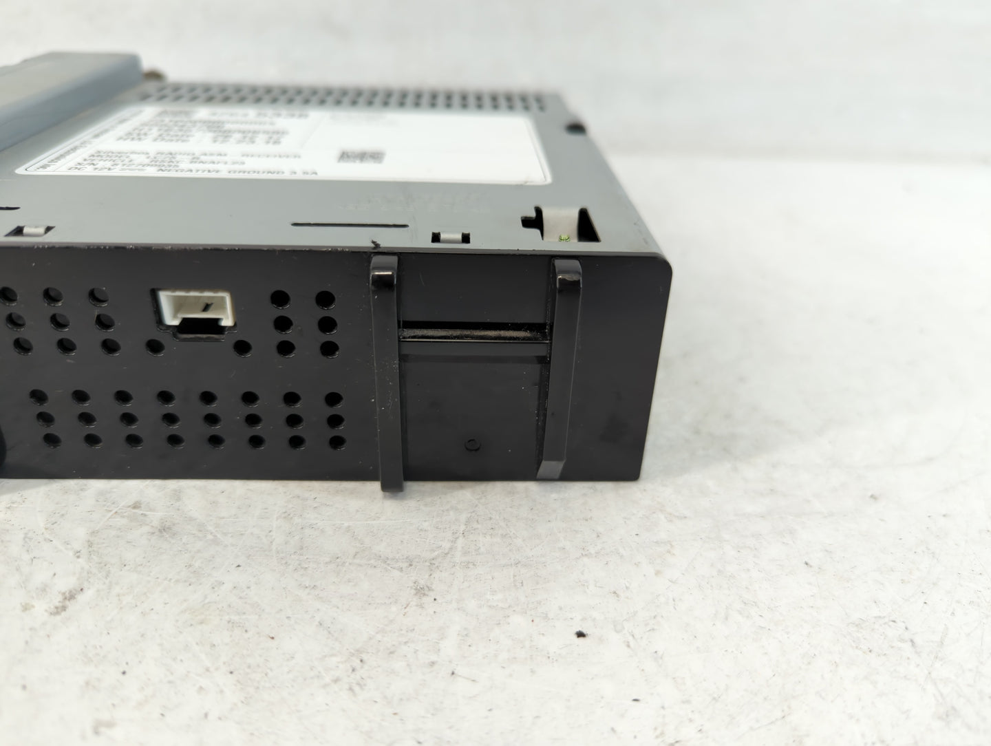 2017-2018 Chevrolet Silverado 2500 Radio AM FM Cd Player Receiver Replacement P/N:42645338 Fits Fits 2017 2018 2019 OEM Used