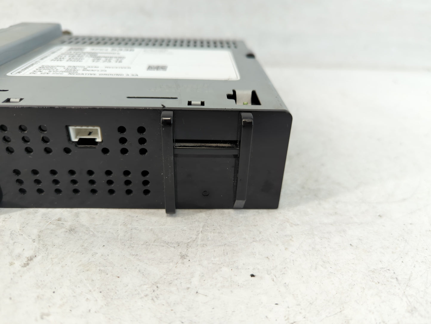 2017-2018 Chevrolet Silverado 2500 Radio AM FM Cd Player Receiver Replacement P/N:42645338 Fits Fits 2017 2018 2019 OEM Used