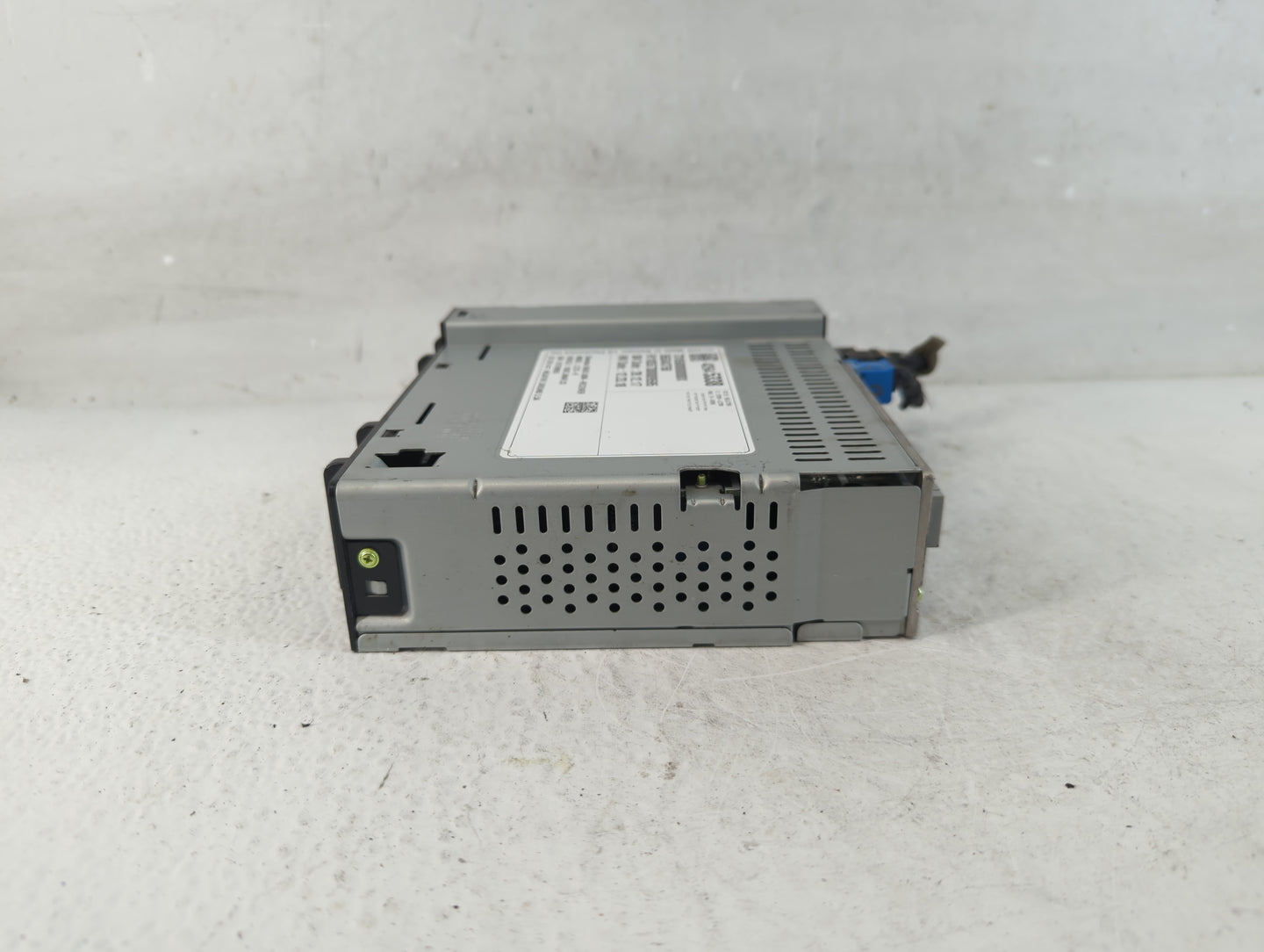 2017-2018 Chevrolet Silverado 2500 Radio AM FM Cd Player Receiver Replacement P/N:42645338 Fits Fits 2017 2018 2019 OEM Used