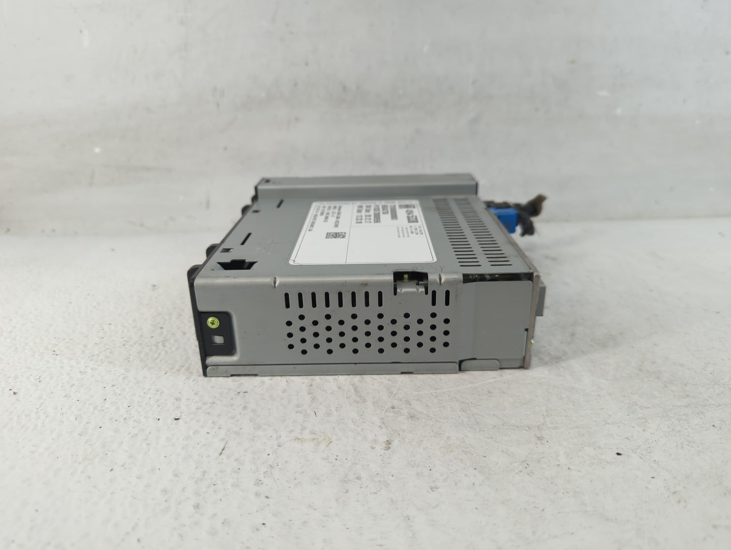 2017-2018 Chevrolet Silverado 2500 Radio AM FM Cd Player Receiver Replacement P/N:42645338 Fits Fits 2017 2018 2019 OEM Used