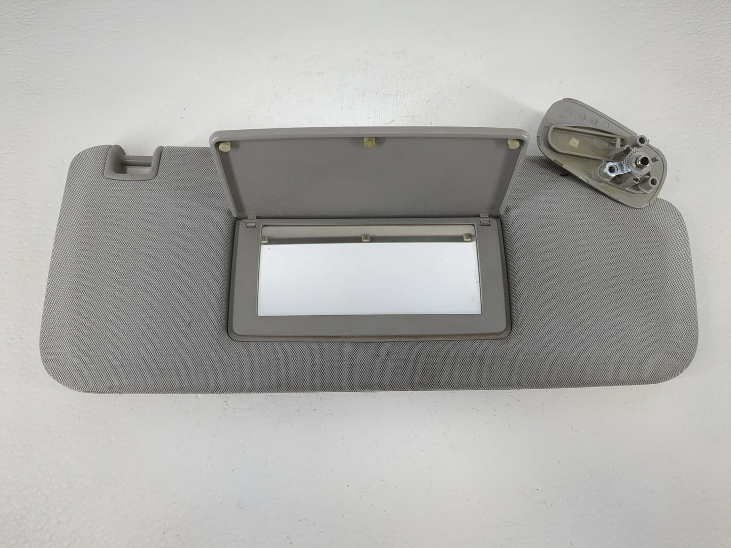 2015-2018 Chevrolet Silverado 2500 Sun Visor Shade Replacement Passenger Right Mirror Fits Fits 2014 2015 2016 2017 2018 201