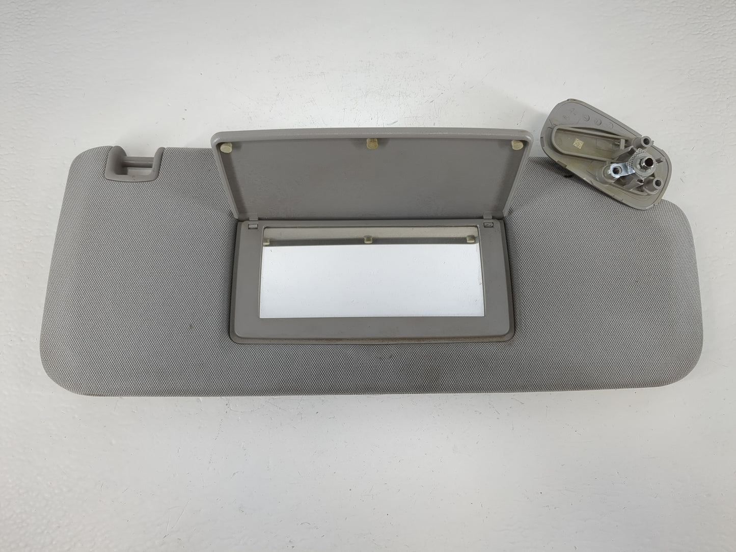 2015-2018 Chevrolet Silverado 2500 Sun Visor Shade Replacement Passenger Right Mirror Fits Fits 2014 2015 2016 2017 2018 201