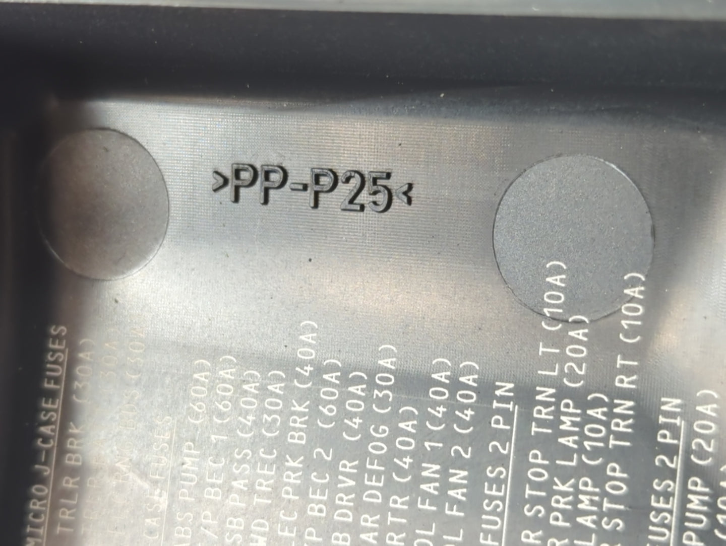 2017-2018 Chevrolet Silverado 2500 Fusebox Fuse Box Panel Relay Module Fits Fits 2017 2018 2019 OEM Used Auto Parts - Oemuse