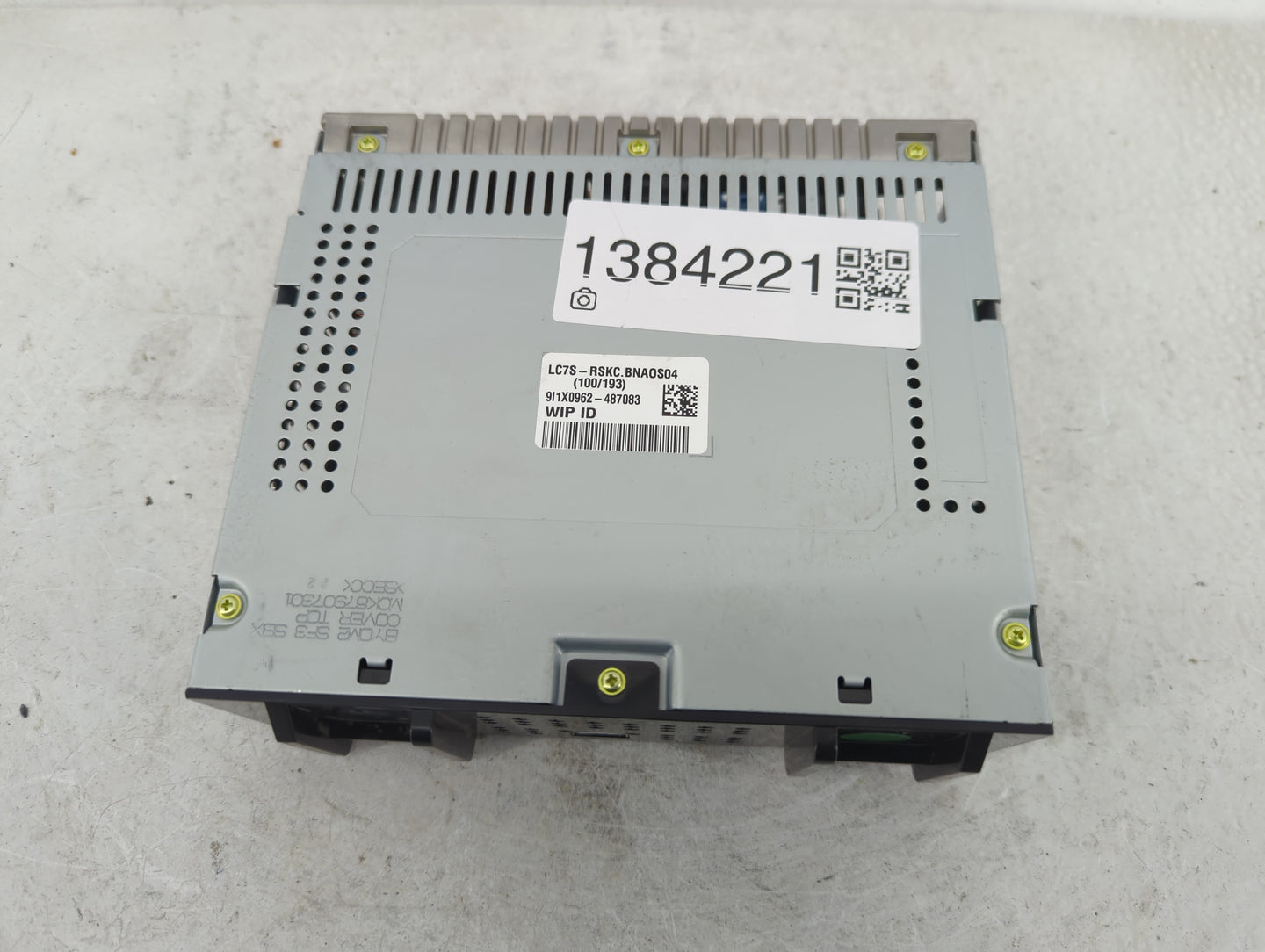 2016-2018 Chevrolet Silverado 2500 Radio AM FM Cd Player Receiver Replacement P/N:42645338 Fits Fits 2016 2017 2018 2019 202