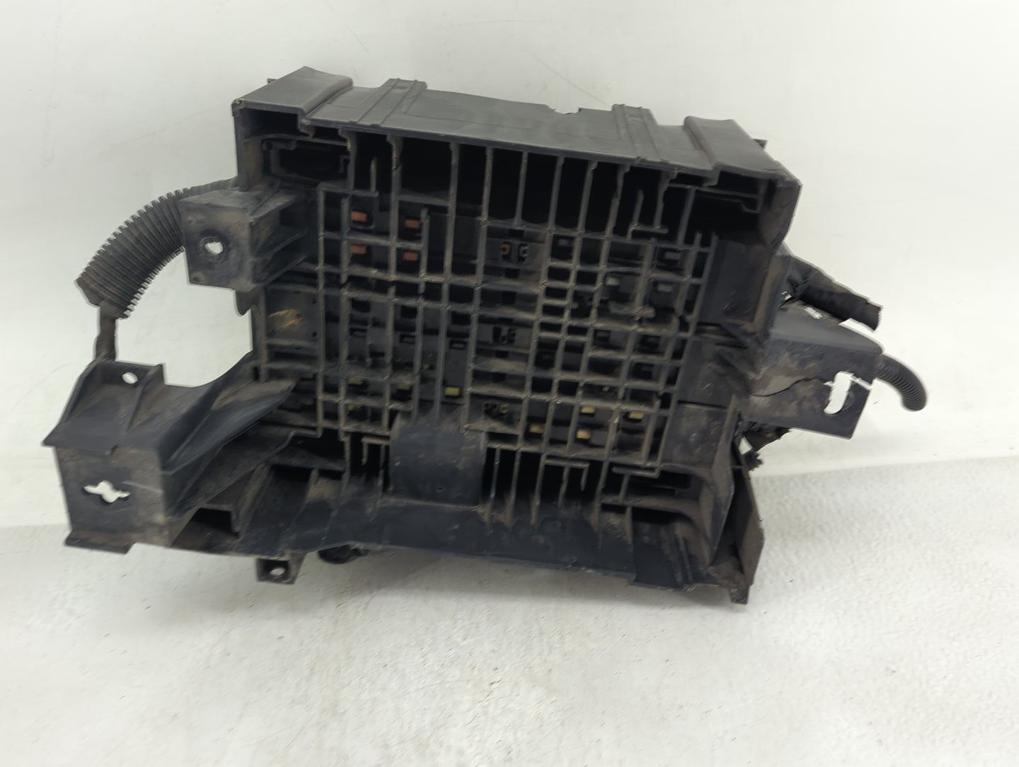 2017-2018 Chevrolet Silverado 2500 Fusebox Fuse Box Panel Relay Module Fits Fits 2017 2018 2019 OEM Used Auto Parts - Oemuse