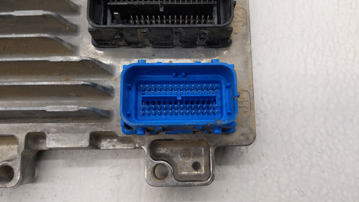 2019 Chevrolet Silverado 2500 PCM Engine Control Computer ECU ECM PCU OEM P/N:12668986 12679097, 12670309 Fits 2017 2018 202