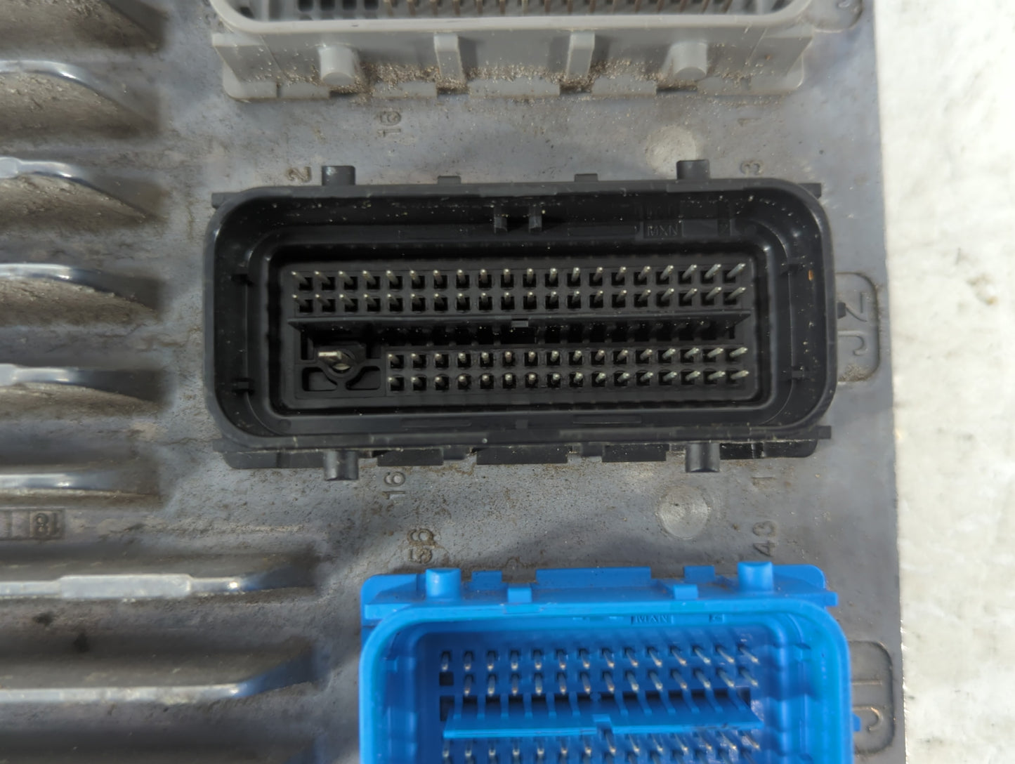 2017-2018 Chevrolet Silverado 3500 PCM Engine Control Computer ECU ECM PCU OEM P/N:12695102 12692201 Fits OEM Used Auto Part