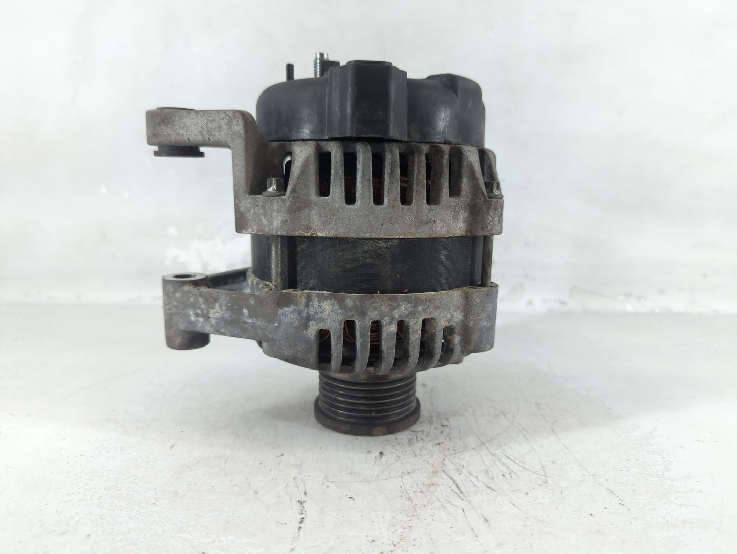 2012-2019 Chevrolet Sonic Alternator Replacement Generator Charging Assembly Engine OEM P/N:13579663 Fits OEM Used Auto Part