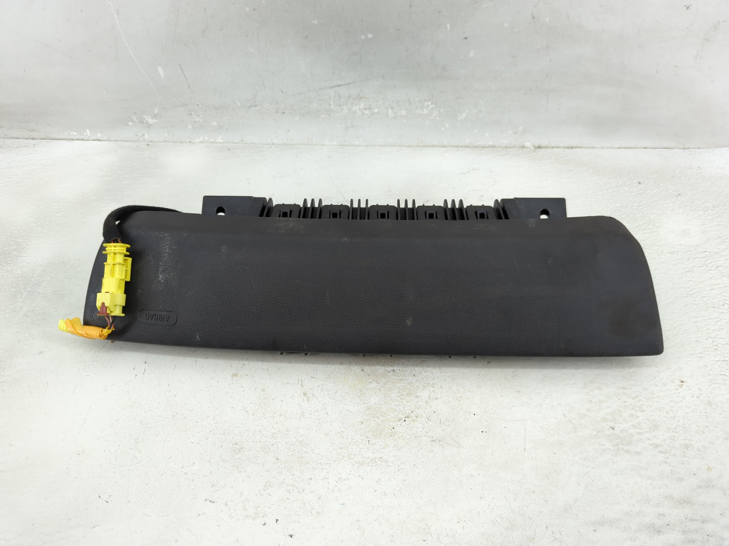 2012-2019 Chevrolet Sonic Air Bag Passenger Right Knee OEM P/N:95934658 Fits Fits 2012 2013 2014 2015 2016 2017 2018 2019 OE