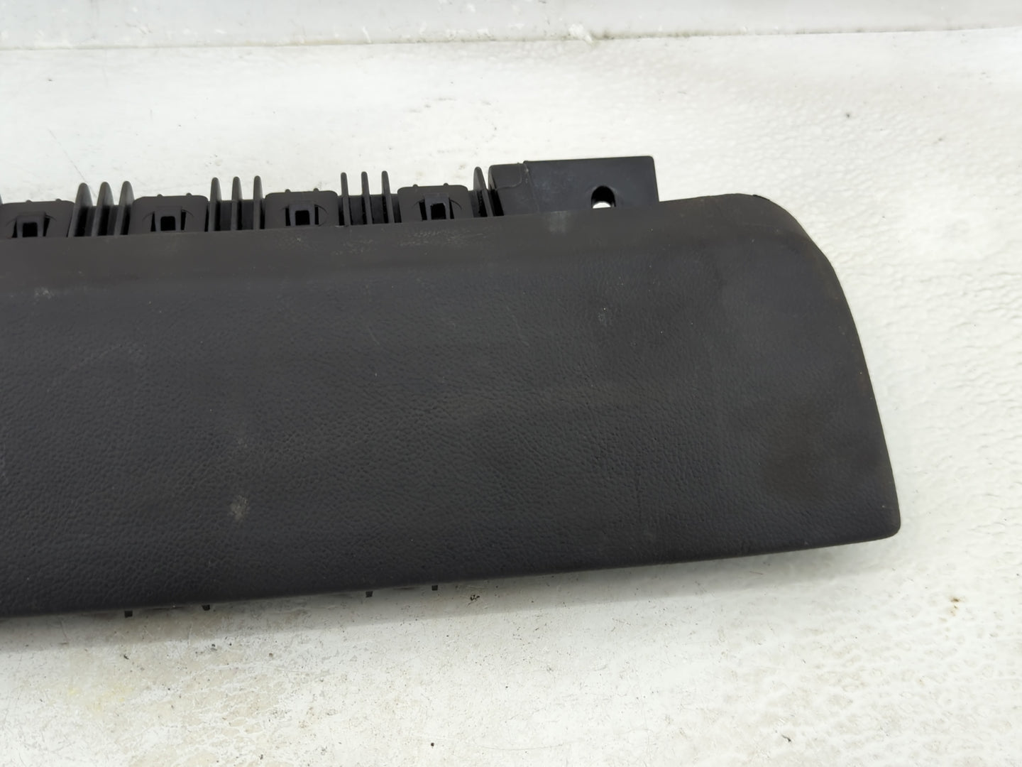 2012-2019 Chevrolet Sonic Air Bag Passenger Right Knee OEM P/N:95934658 Fits Fits 2012 2013 2014 2015 2016 2017 2018 2019 OE