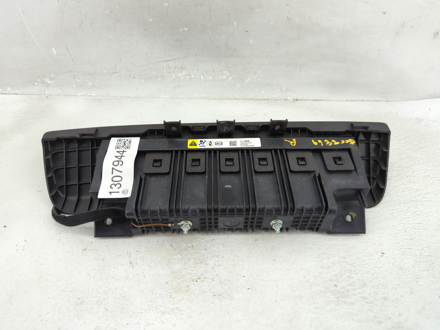 2012-2019 Chevrolet Sonic Air Bag Passenger Right Knee OEM P/N:95934658 Fits Fits 2012 2013 2014 2015 2016 2017 2018 2019 OE
