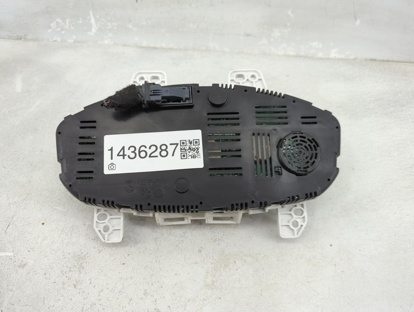 2017-2019 Chevrolet Sonic Instrument Cluster Speedometer Gauges P/N:42574339 Fits Fits 2017 2018 2019 OEM Used Auto Parts - 