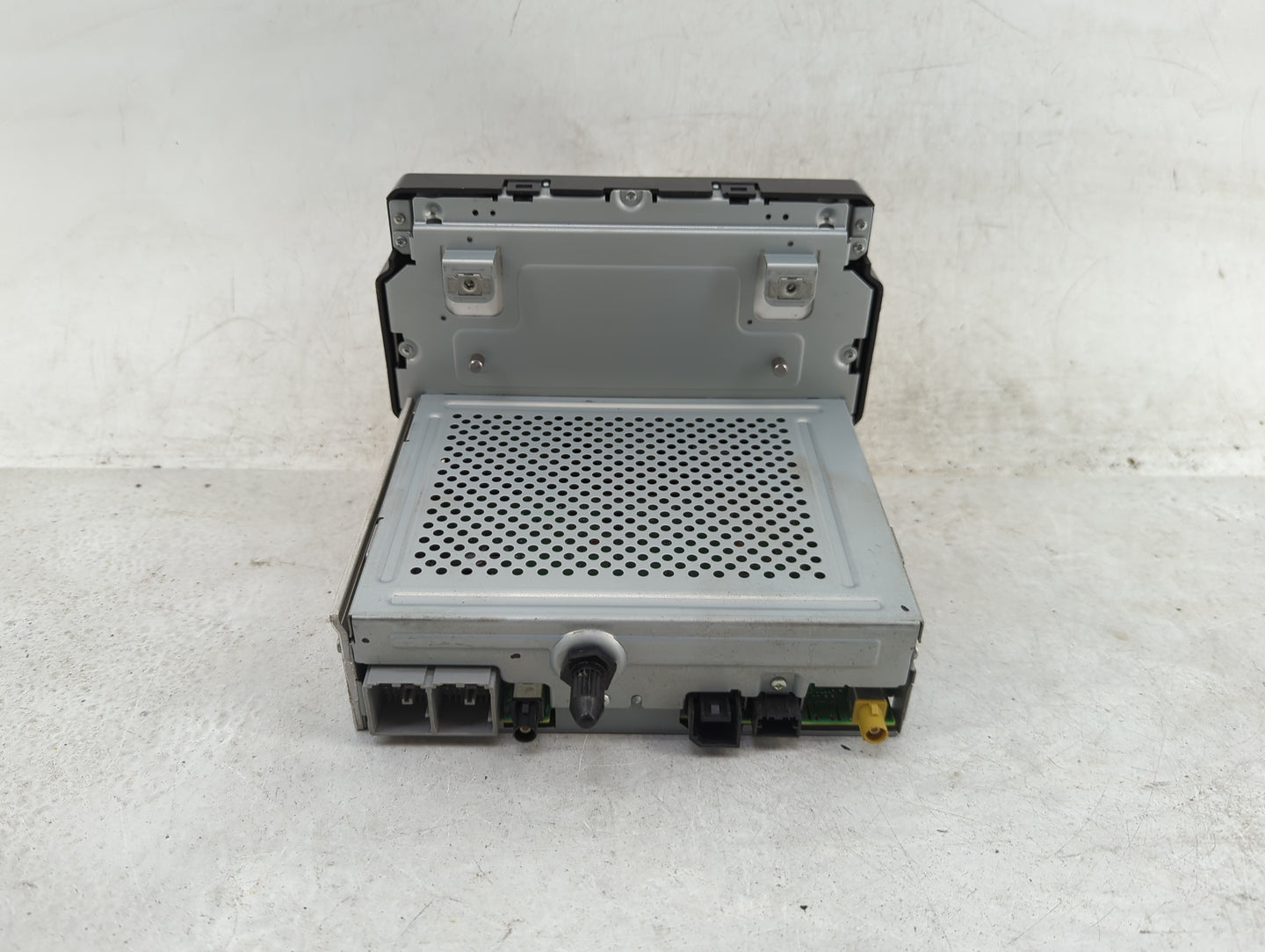 2018-2019 Chevrolet Sonic Radio AM FM Cd Player Receiver Replacement P/N:84610605 7310500000000X, 812425551 Fits Fits 2018 2