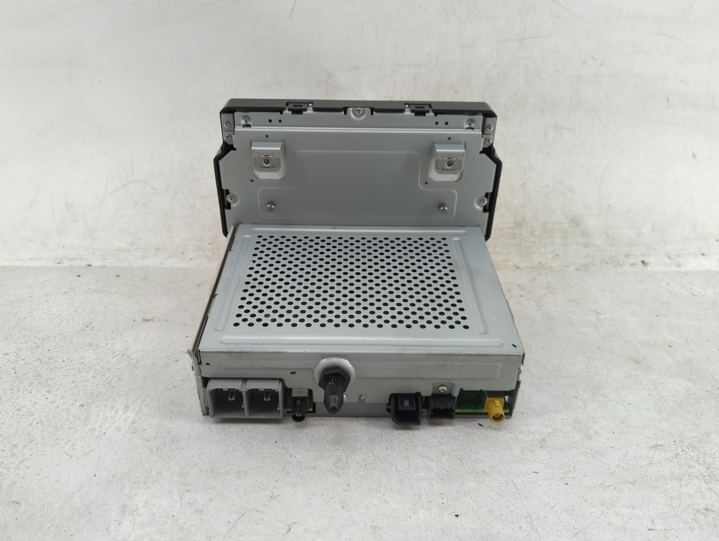 2018-2019 Chevrolet Sonic Radio AM FM Cd Player Receiver Replacement P/N:84610605 7310500000000X, 812425551 Fits Fits 2018 2