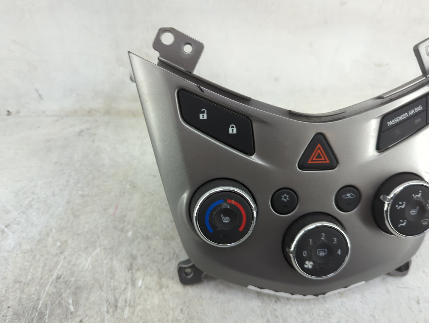 2017-2019 Chevrolet Sonic Climate Control Module Temperature AC/Heater Replacement P/N:42521801 3239800000000X Fits OEM Used