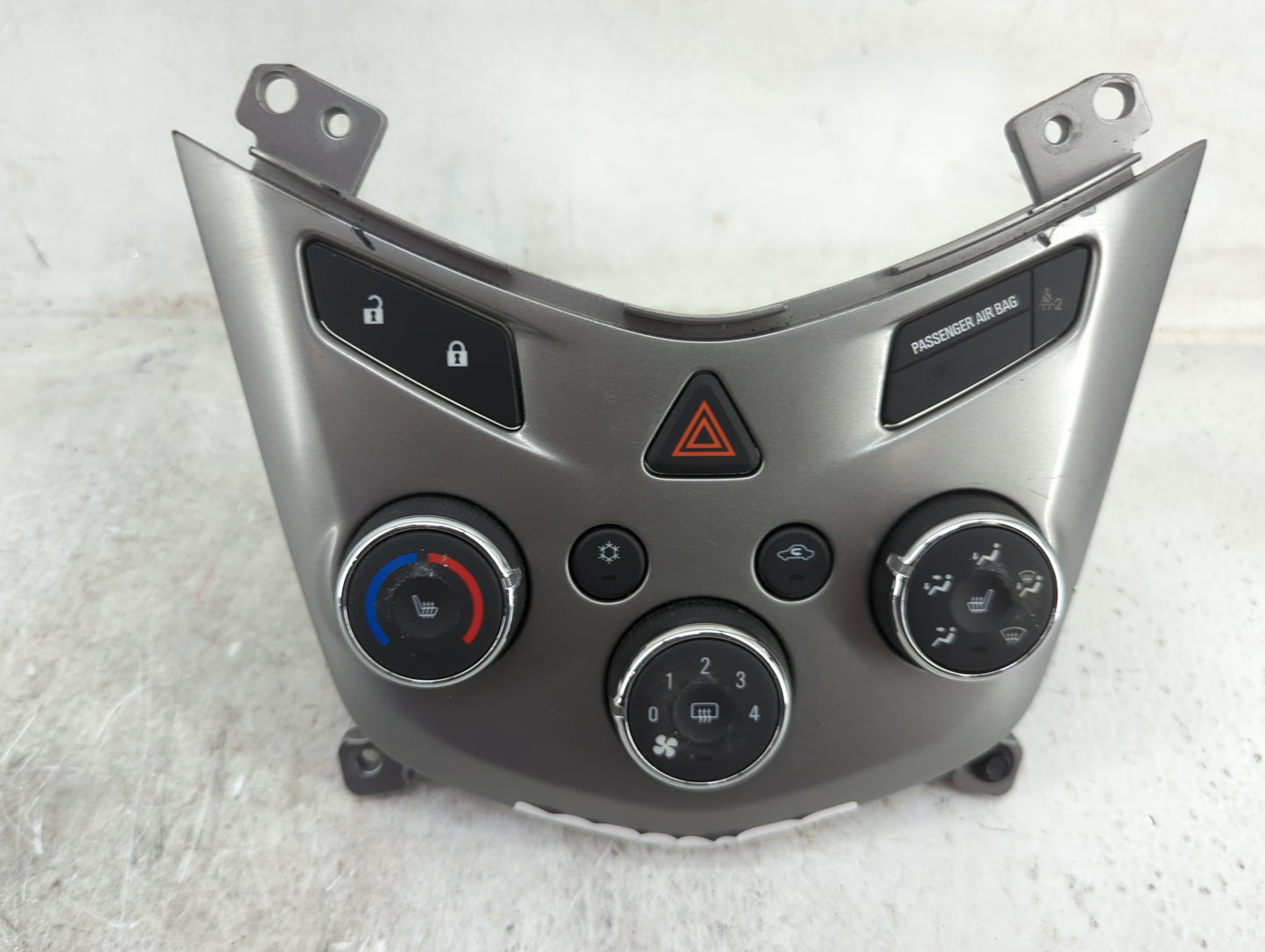 2017-2019 Chevrolet Sonic Climate Control Module Temperature AC/Heater Replacement P/N:42521801 3239800000000X Fits OEM Used