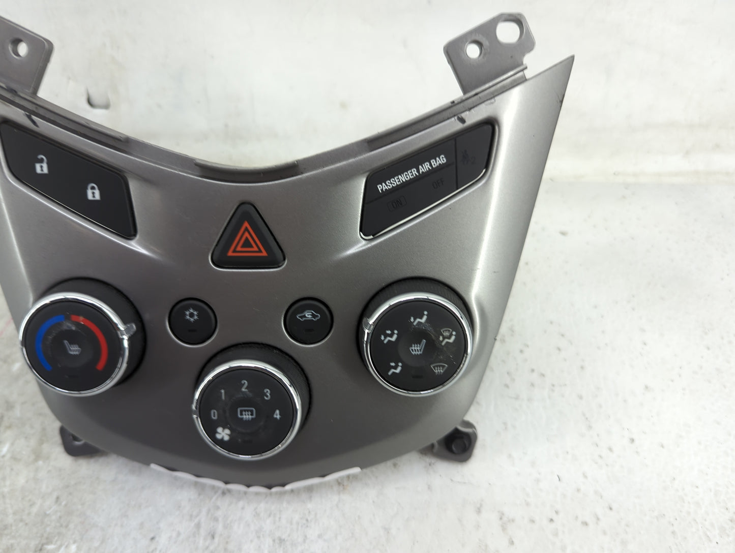 2017-2019 Chevrolet Sonic Climate Control Module Temperature AC/Heater Replacement P/N:42521801 3239800000000X Fits OEM Used