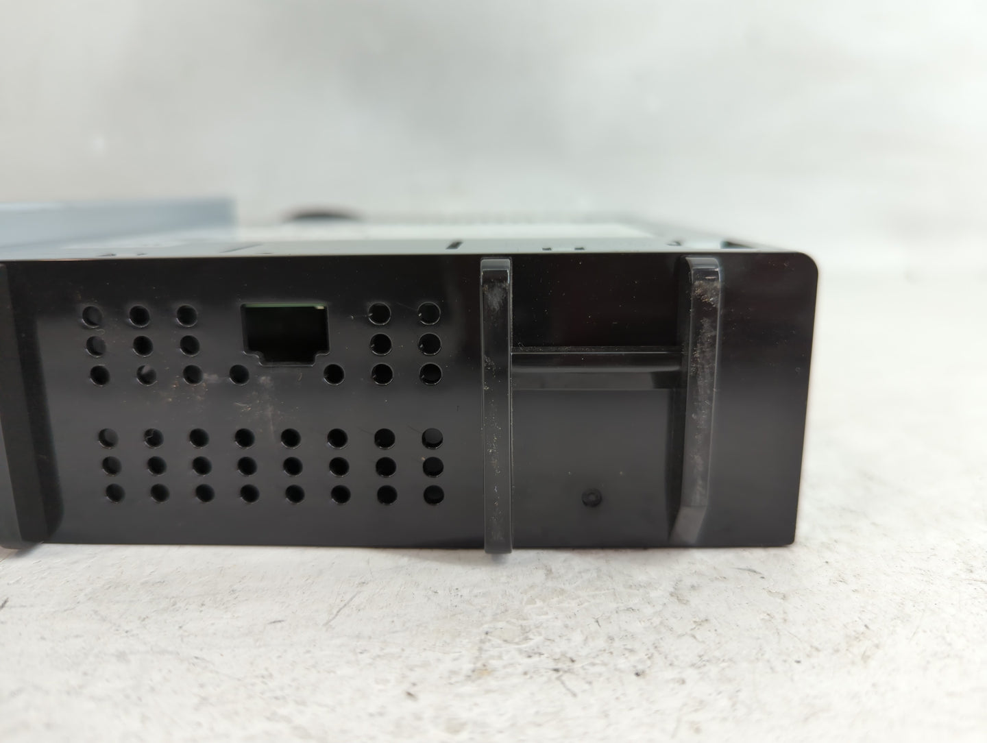 2019 Chevrolet Spark Radio AM FM Cd Player Receiver Replacement P/N:42698805 42679965 Fits OEM Used Auto Parts - Oemusedauto