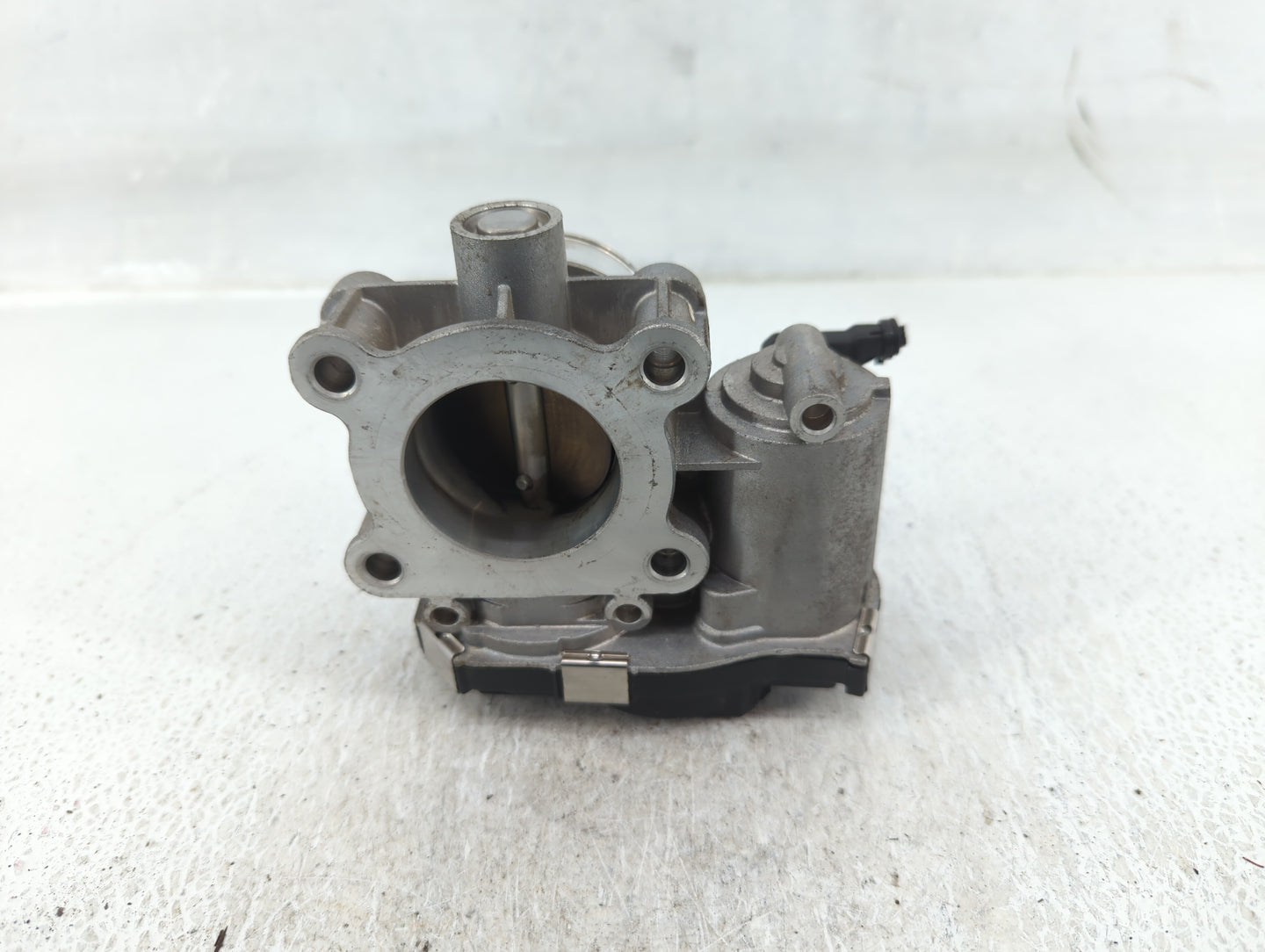 2016-2022 Chevrolet Spark Throttle Body P/N:12673014 Fits Fits 2016 2017 2018 2019 2020 2021 2022 OEM Used Auto Parts - Oemu